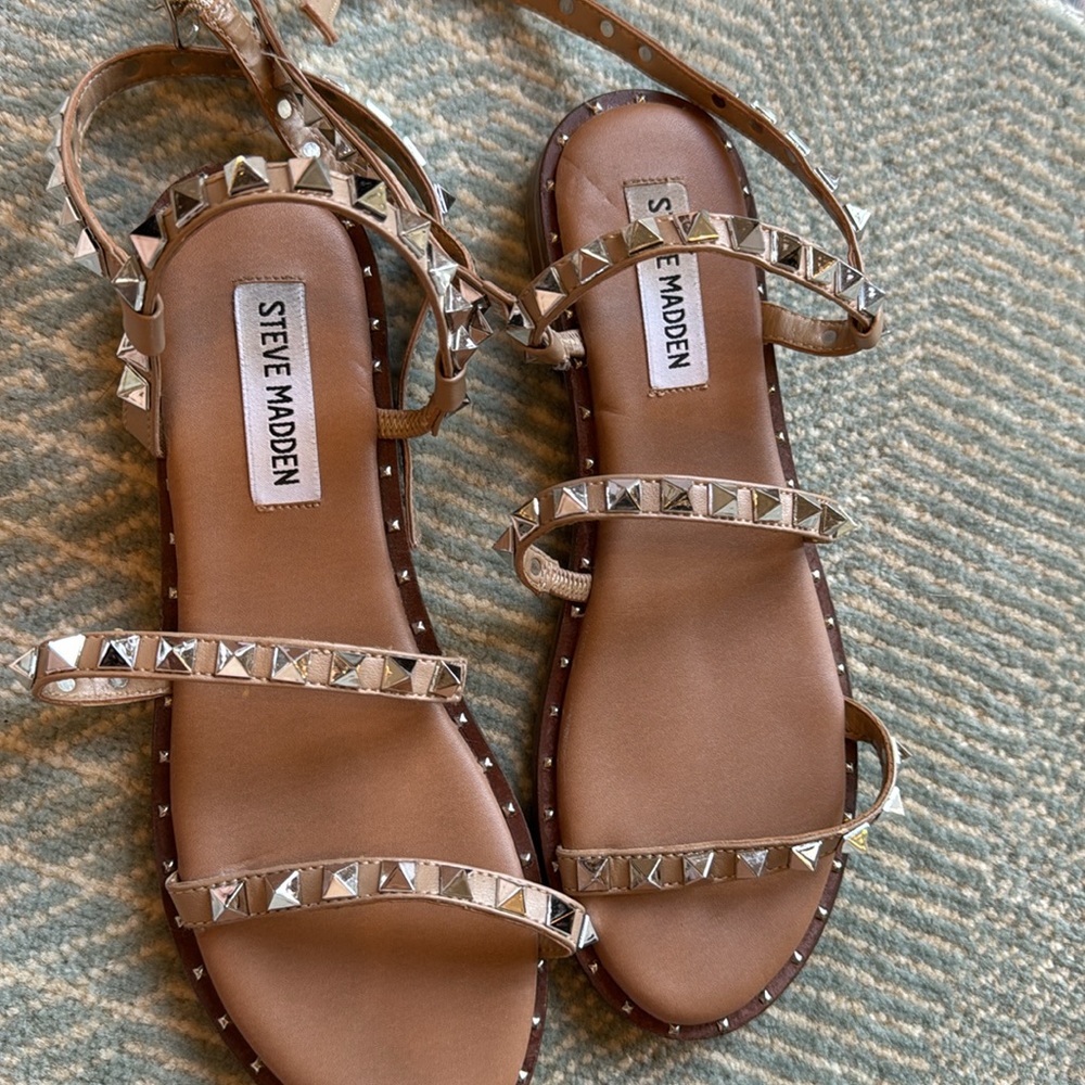 Steve Madden travel tan rockstud sandals — 6 - Picture 8 of 9